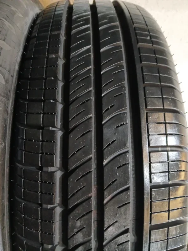 185 65 15 88T PIRELLI CINTURATO P4 - Imagen 2