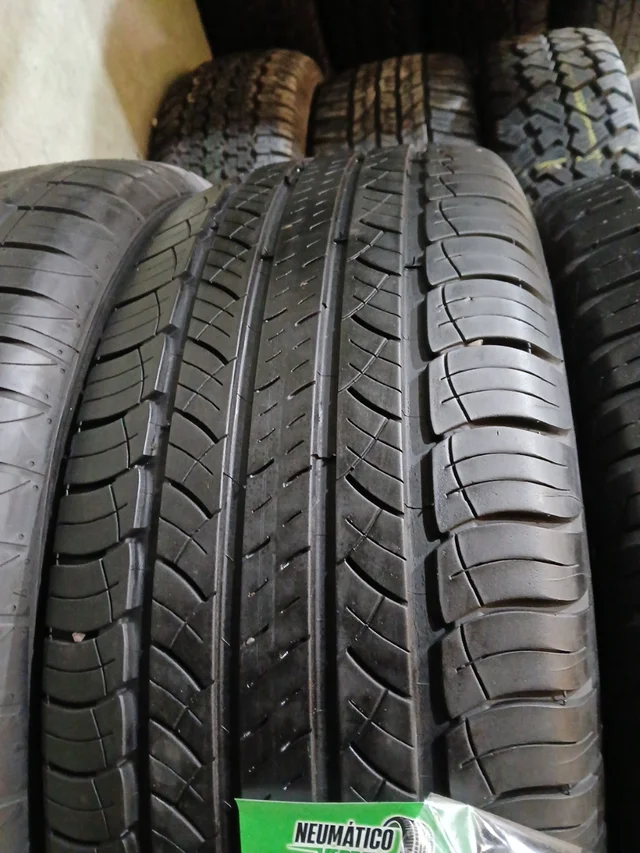 235 65 17 104V MICHELIN LATITUDE TOUR HP - Imagen 3