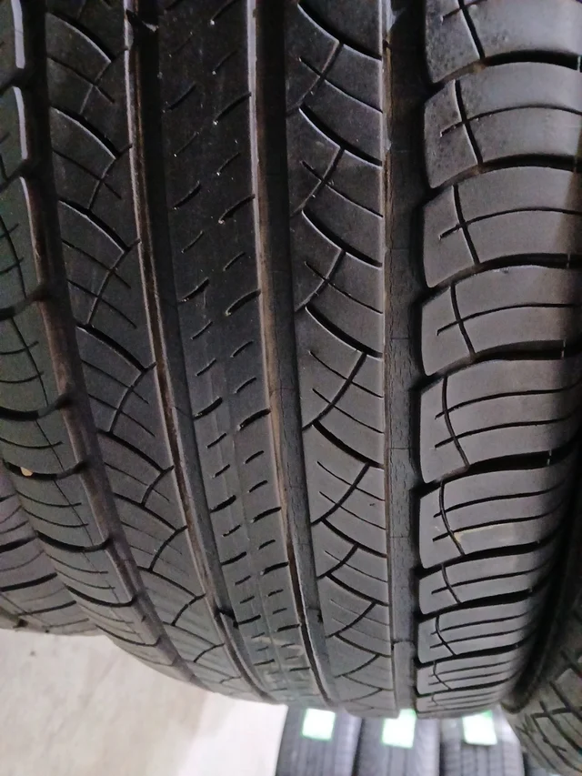 235 65 17 104V MICHELIN LATITUDE TOUR HP - Imagen 2