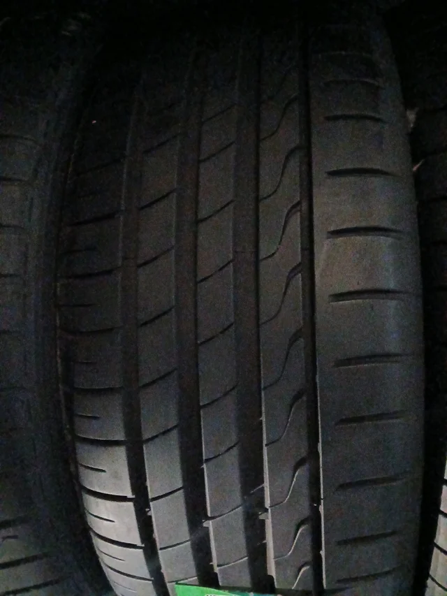 235 50 18 101Y MINERVA RADIAL F205 - Imagen 2