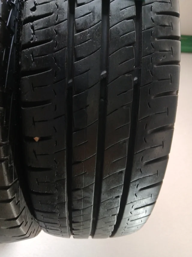 215 70 15 109/107S MICHELIN AGILIS - Imagen 3
