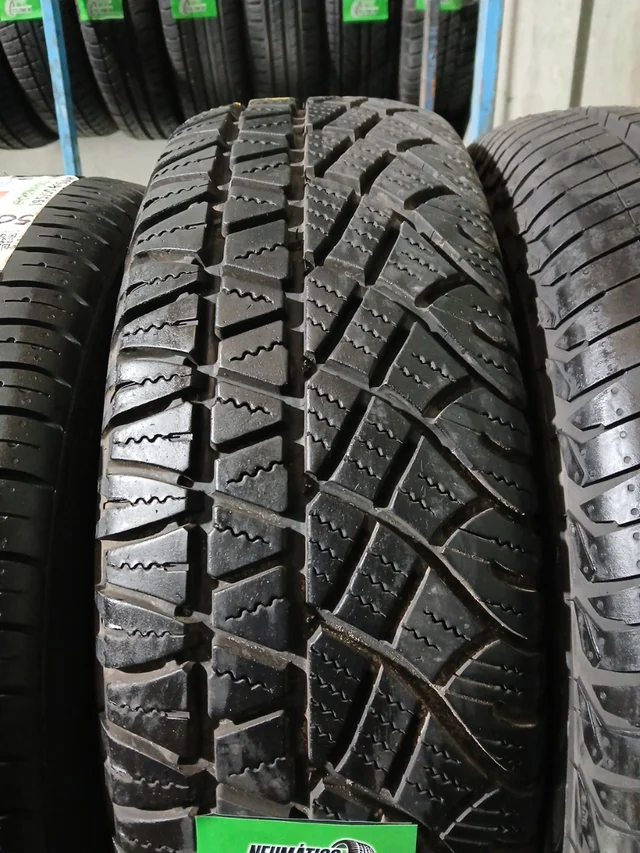 205 70 15 96T MICHELIN LATITUDE CROOS - Imagen 2